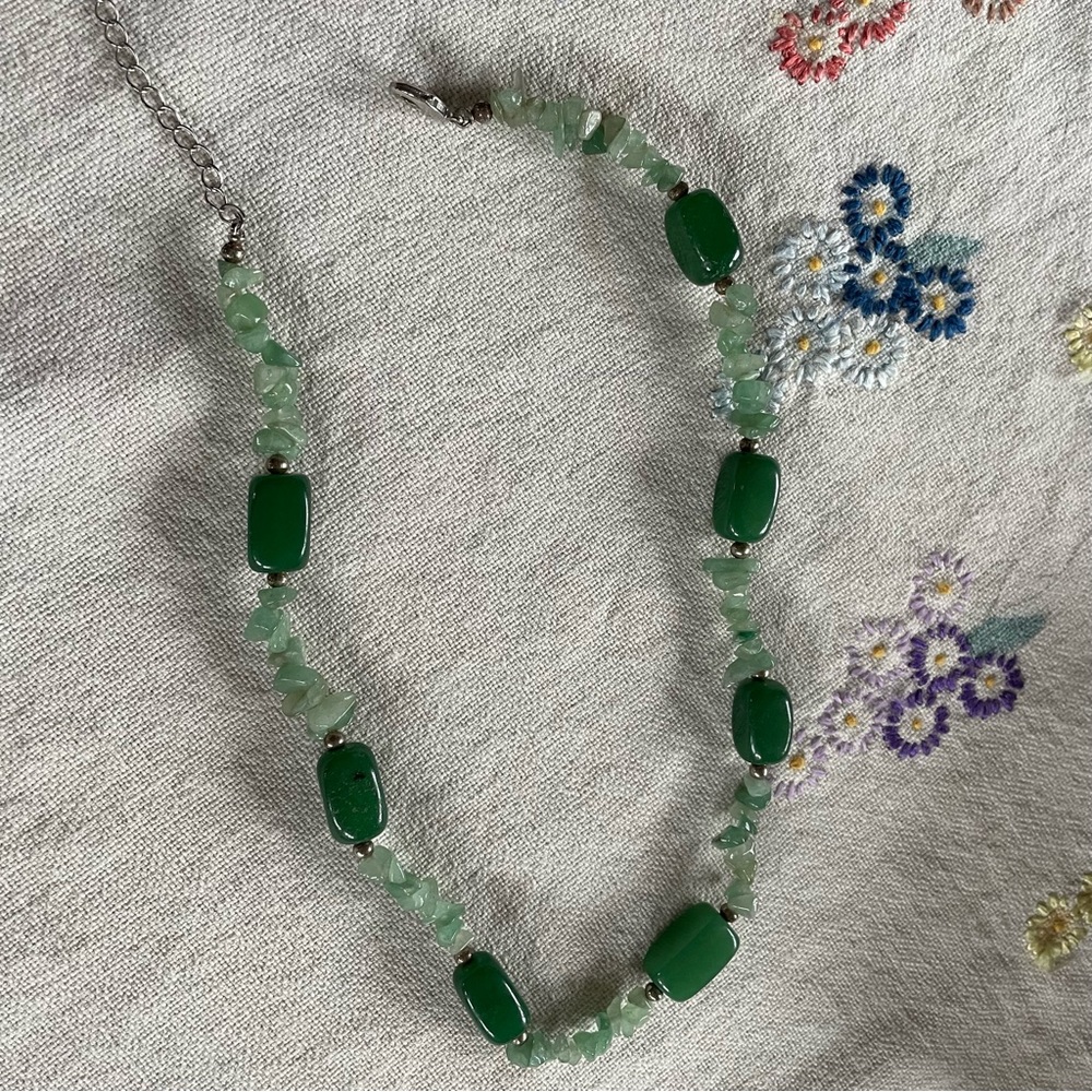 Vintage H.D.N.Y. Green Adventurine Necklace. Crystal Chips and Barrel Beads - Picture 5 of 12